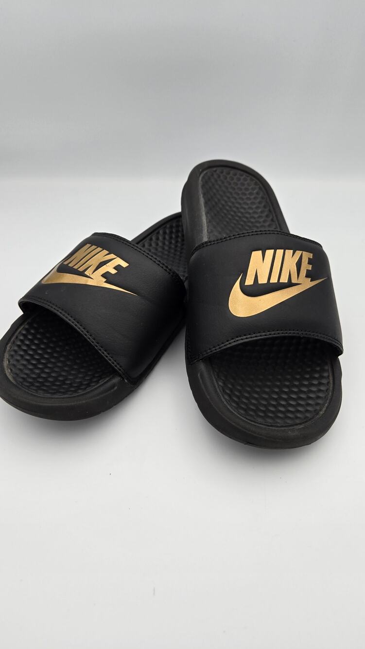 Nike Benassi JDI Slides – Black & Gold, Size 7 (Men’s 7 / Women’s 8.5)